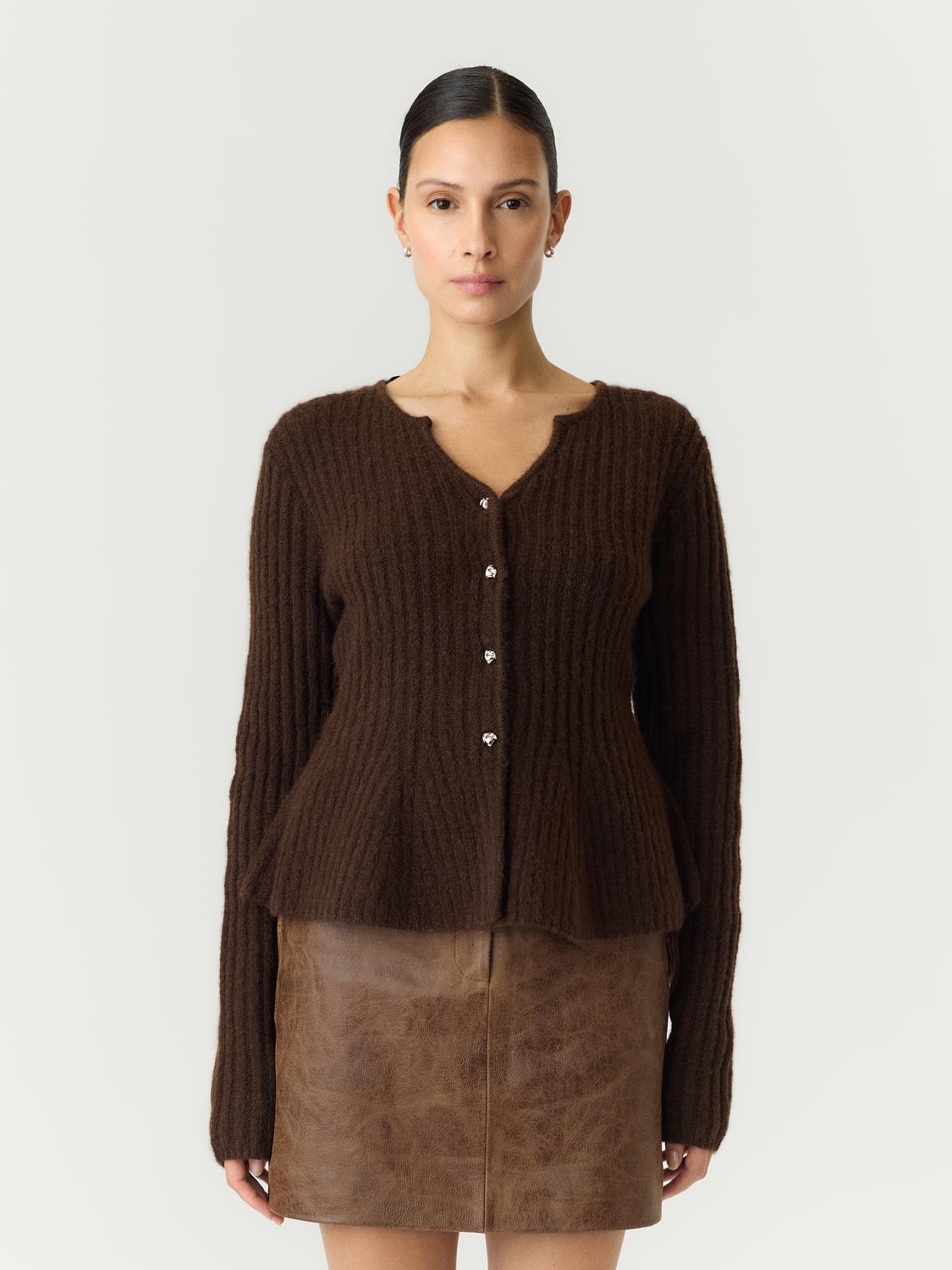 model_shot-front